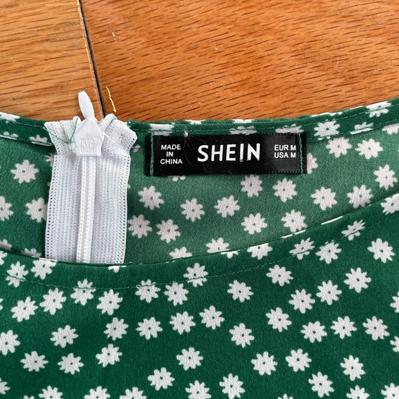 🎉 3/$10 - Green Floral Print Tie Dress - Picture 3 of 3